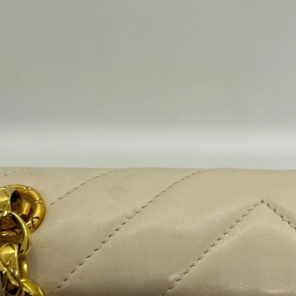 CHANEL Vintage Diamond Quilted Lambskin Pearl Gold Chain Shoulder Bag Small
